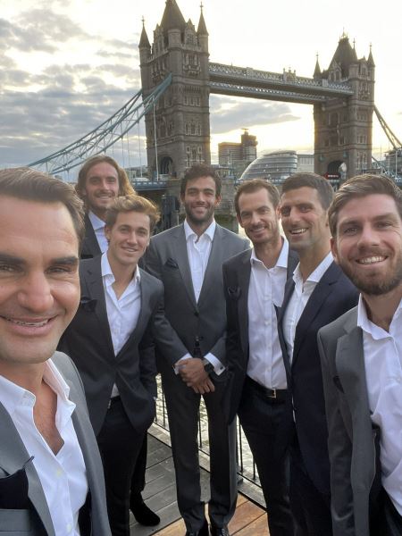Федерер выложил селфи с командой Европы на Кубке Лэйвера. Надаль еще не приехал 